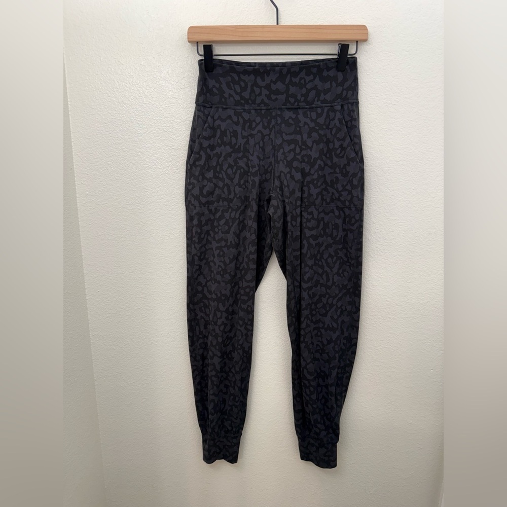 Lululemon Align Jogger Leopard Camo Print Size 6 - Picture 5 of 12